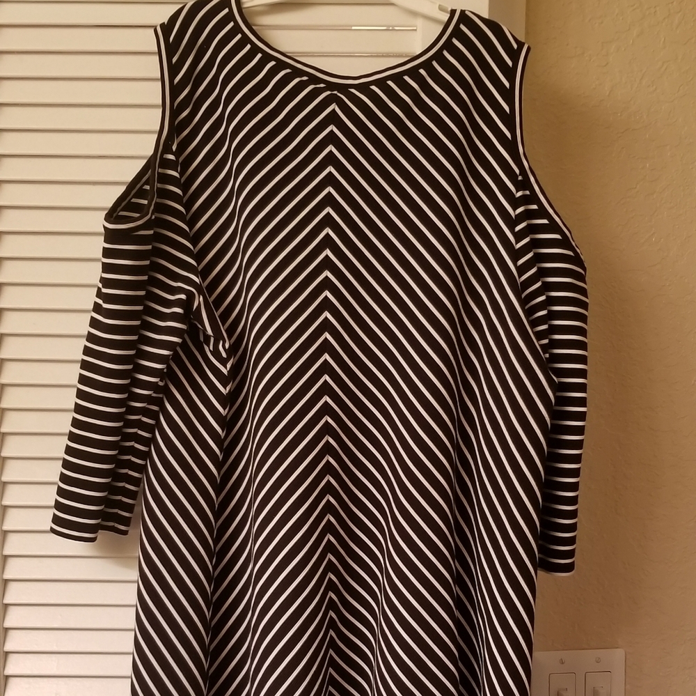 Dress - Picture 2 of 3